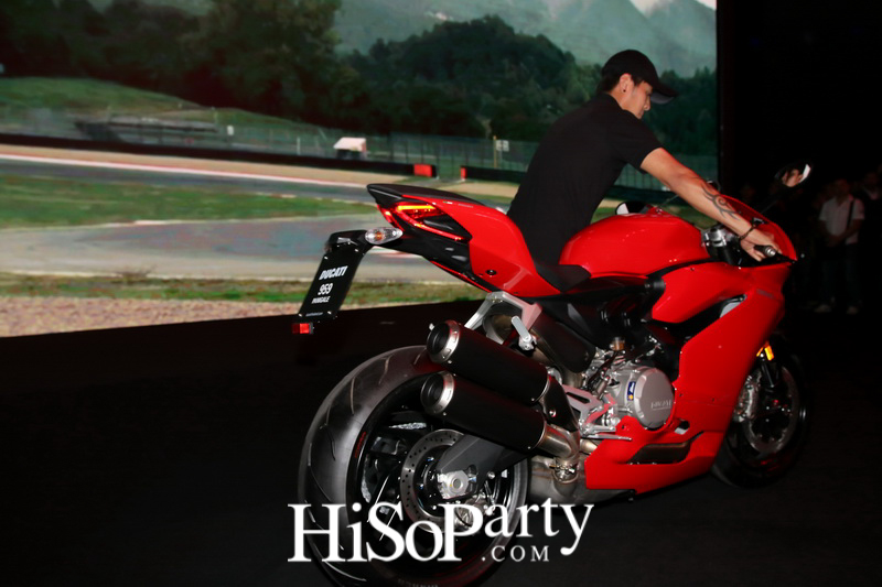 เปิดตัวรถดูคาติในงาน Motor Show 2016