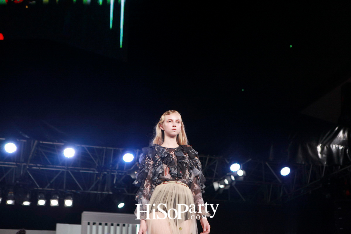 เส้นทางผ้าไทย เส้นใยแห่งภูมิปัญญา เทิดไท้องค์ราชินี (Runway Focus)