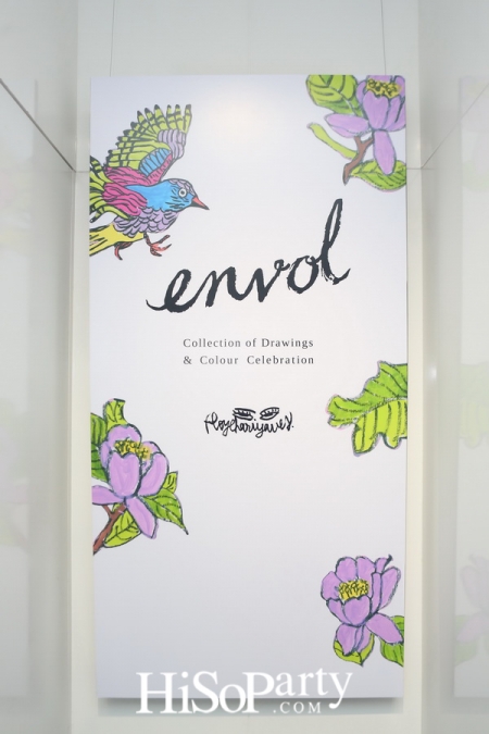 เปิดตัวหนังสือภาพ ‘ENVOL by Ploy Chariyaves’