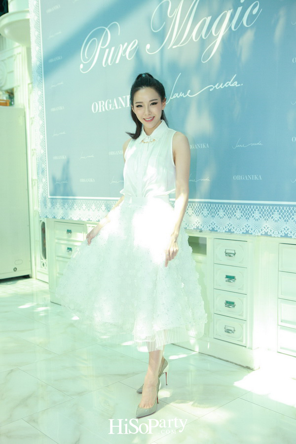 เปิดตัวเสื้อผ้าคอลเลกชั่นใหม่ 'Pure Magic'