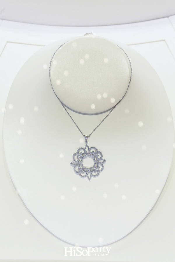 TIFFANY & CO. Love is ‘Finding The One’ (Present That is)