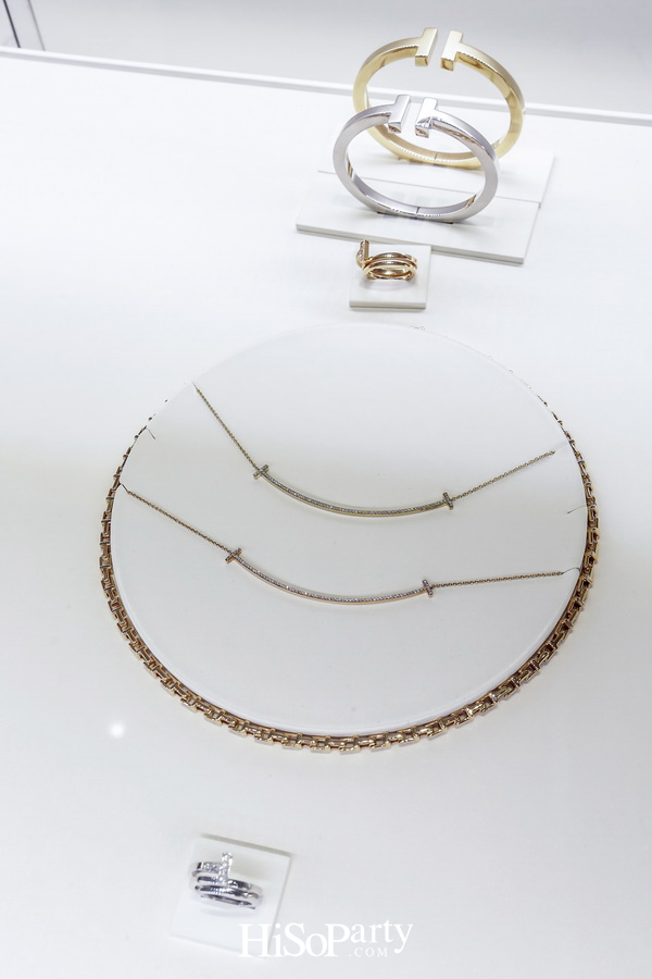 TIFFANY & CO. Love is ‘Finding The One’ (Present That is)