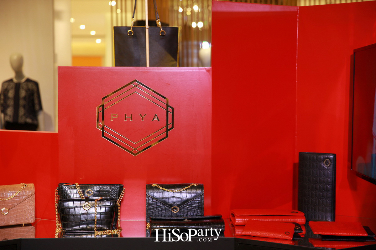 ‘PHYA’ จัดแฟชั่นโชว์เปิดตัวกระเป๋าหนังรุ่นใหม่ 'ลิฟ' (Liv) และ 'สเตลล่า' (Stella)