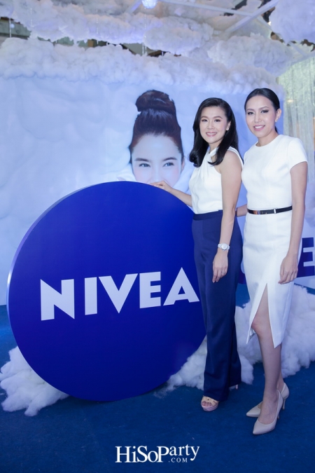 NIVEA Super Mousse Foam เพื่อผิวสะอาดและชุ่มชื้นด้วยมอยส์เจอไรเซอร์ 3 เท่า