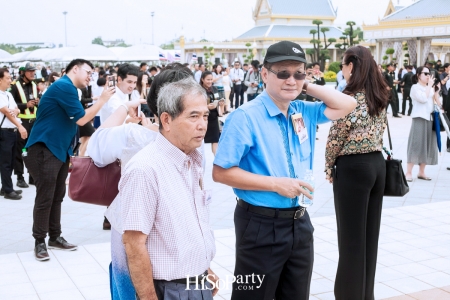 รองนายกฯ ธนะศักดิ์ นำสื่อมวลชนเข้าชมนิทรรศการ งานพระราชพิธีถวายพระเพลิงพระบรมศพ พระบาทสมเด็จพระปรมินทรมหาภูมิพลอดุลยเดช บรมนาถบพิตร