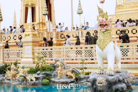 รองนายกฯ ธนะศักดิ์ นำสื่อมวลชนเข้าชมนิทรรศการ งานพระราชพิธีถวายพระเพลิงพระบรมศพ พระบาทสมเด็จพระปรมินทรมหาภูมิพลอดุลยเดช บรมนาถบพิตร