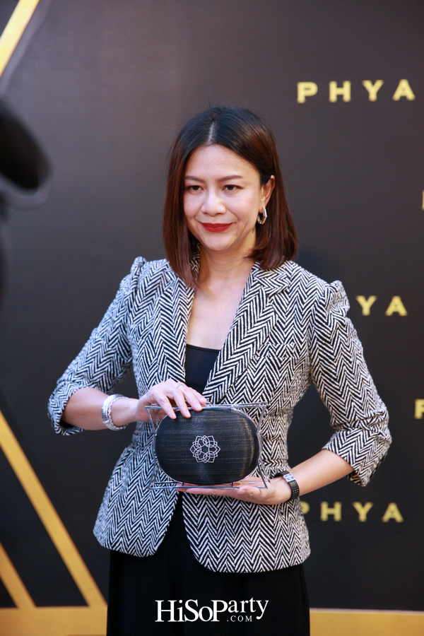 PHYA (พญา) จัดแฟชั่นโชว์สุดยิ่งใหญ่ เปิดตัวกระเป๋าคอลเลกชั่นพิเศษ เพื่อมูลนิธิชัยพัฒนา