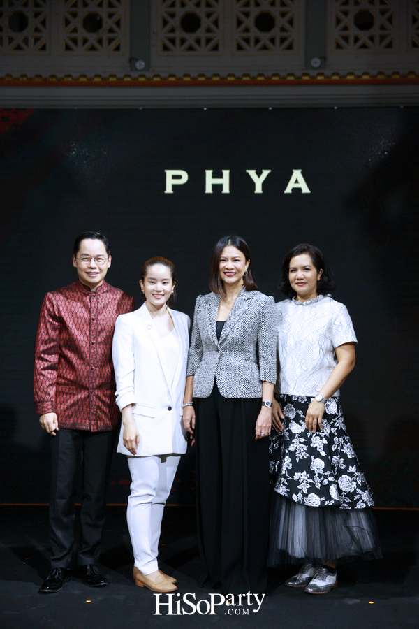PHYA (พญา) จัดแฟชั่นโชว์สุดยิ่งใหญ่ เปิดตัวกระเป๋าคอลเลกชั่นพิเศษ เพื่อมูลนิธิชัยพัฒนา
