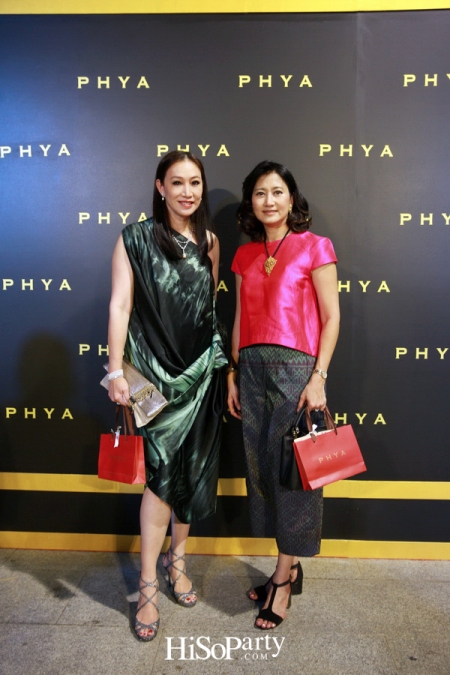 PHYA (พญา) จัดแฟชั่นโชว์สุดยิ่งใหญ่ เปิดตัวกระเป๋าคอลเลกชั่นพิเศษ เพื่อมูลนิธิชัยพัฒนา