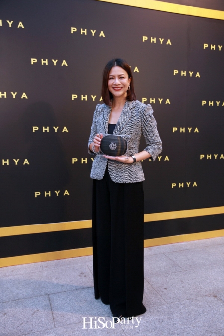 PHYA (พญา) จัดแฟชั่นโชว์สุดยิ่งใหญ่ เปิดตัวกระเป๋าคอลเลกชั่นพิเศษ เพื่อมูลนิธิชัยพัฒนา