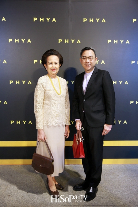 PHYA (พญา) จัดแฟชั่นโชว์สุดยิ่งใหญ่ เปิดตัวกระเป๋าคอลเลกชั่นพิเศษ เพื่อมูลนิธิชัยพัฒนา