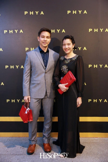 PHYA (พญา) จัดแฟชั่นโชว์สุดยิ่งใหญ่ เปิดตัวกระเป๋าคอลเลกชั่นพิเศษ เพื่อมูลนิธิชัยพัฒนา