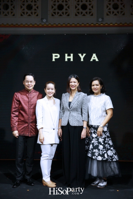 PHYA (พญา) จัดแฟชั่นโชว์สุดยิ่งใหญ่ เปิดตัวกระเป๋าคอลเลกชั่นพิเศษ เพื่อมูลนิธิชัยพัฒนา