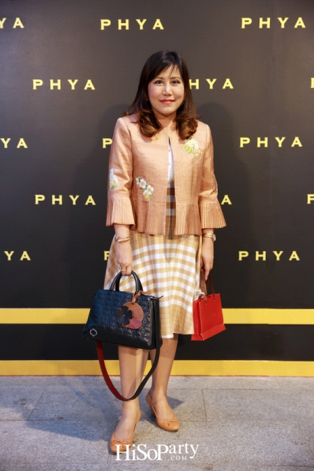 PHYA (พญา) จัดแฟชั่นโชว์สุดยิ่งใหญ่ เปิดตัวกระเป๋าคอลเลกชั่นพิเศษ เพื่อมูลนิธิชัยพัฒนา