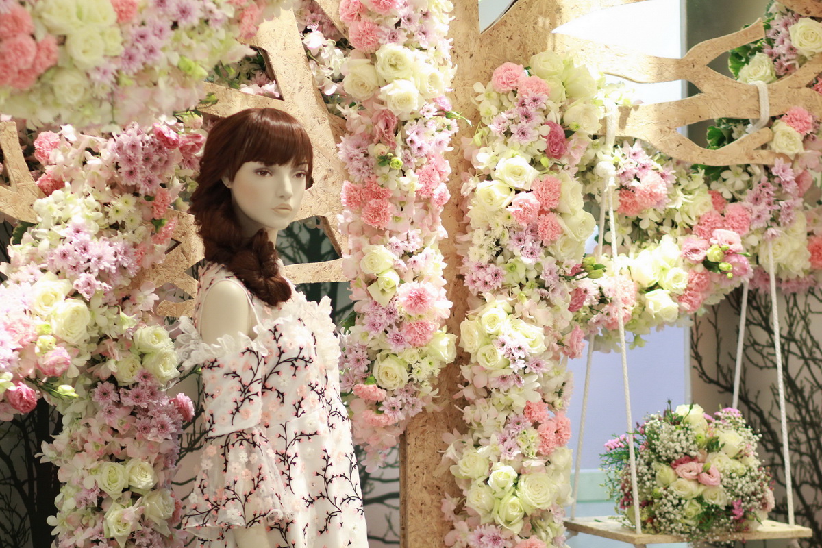 พาชมความงามของหมู่มวลดอกไม้นับล้านดอก ในงาน Central 70th Anniversary