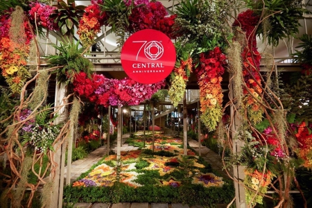 พาชมความงามของหมู่มวลดอกไม้นับล้านดอก ในงาน Central 70th Anniversary