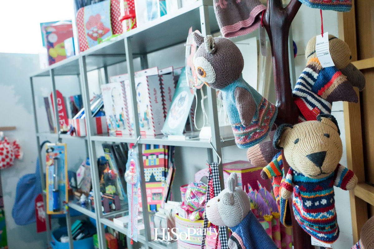 Santa is knitting @ Another Story