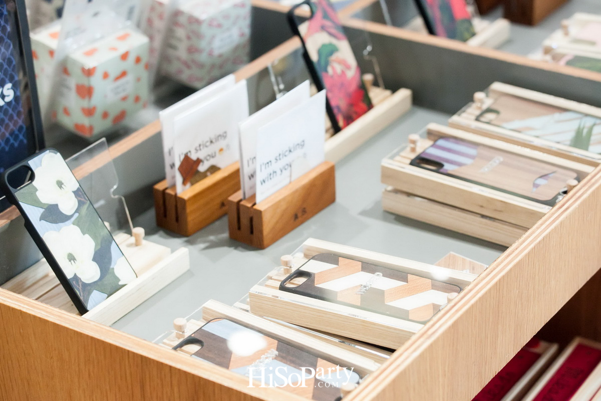 Santa is knitting @ Another Story