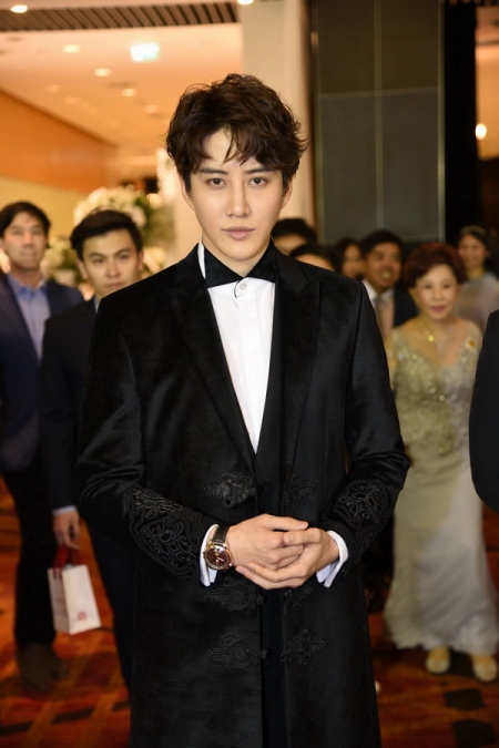 ‘มาร์กี้ – ป๊อก’ จูงมือฉลองสมรสสุดอลังการ