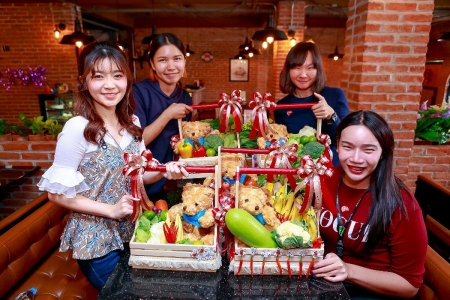 KTC จัดกิจกรรม ‘ช้อปด้วย QR เรียนจัดตะกร้าสวย อวยพรด้วยการ์ดเก๋’