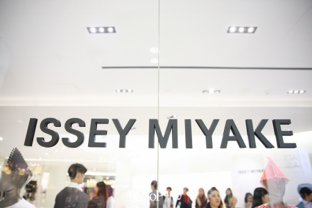 PLEATS PLEASE ISSEY MIYAKE 10th Anniversary