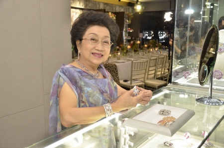 ‘บิวตี้ เจมส์’ & ‘ปาร์คนายเลิศ’ จัดงาน The Most Exquisite Jewelry Show  พรีเซนต์เครื่องเพชรคอลเลกชั่นดอกไม้บานสะพรั่งกลางสวนสวย