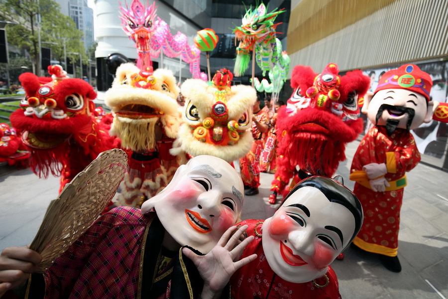 ห้างเซ็นทรัล และ เซ็นทรัล เอ็มบาสซี เปิดตำนานมังกรมงคล 149 เมตร มั่งคั่ง มั่งมี รับปีจอในงาน ‘เซ็นทรัล ไชนีส นิวเยียร์ 2018’