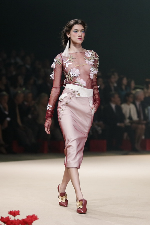 พระเจ้าหลานเธอ พระองค์เจ้าสิริวัณณวรีนารีรัตน์ ทรงเผยโฉมคอลเลกชั่นทรงออกแบบ Spring/Summer 2018 ภายใต้แบรนด์ SIRIVANNAVARI และ S'HOMME