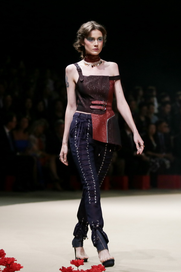 พระเจ้าหลานเธอ พระองค์เจ้าสิริวัณณวรีนารีรัตน์ ทรงเผยโฉมคอลเลกชั่นทรงออกแบบ Spring/Summer 2018 ภายใต้แบรนด์ SIRIVANNAVARI และ S'HOMME