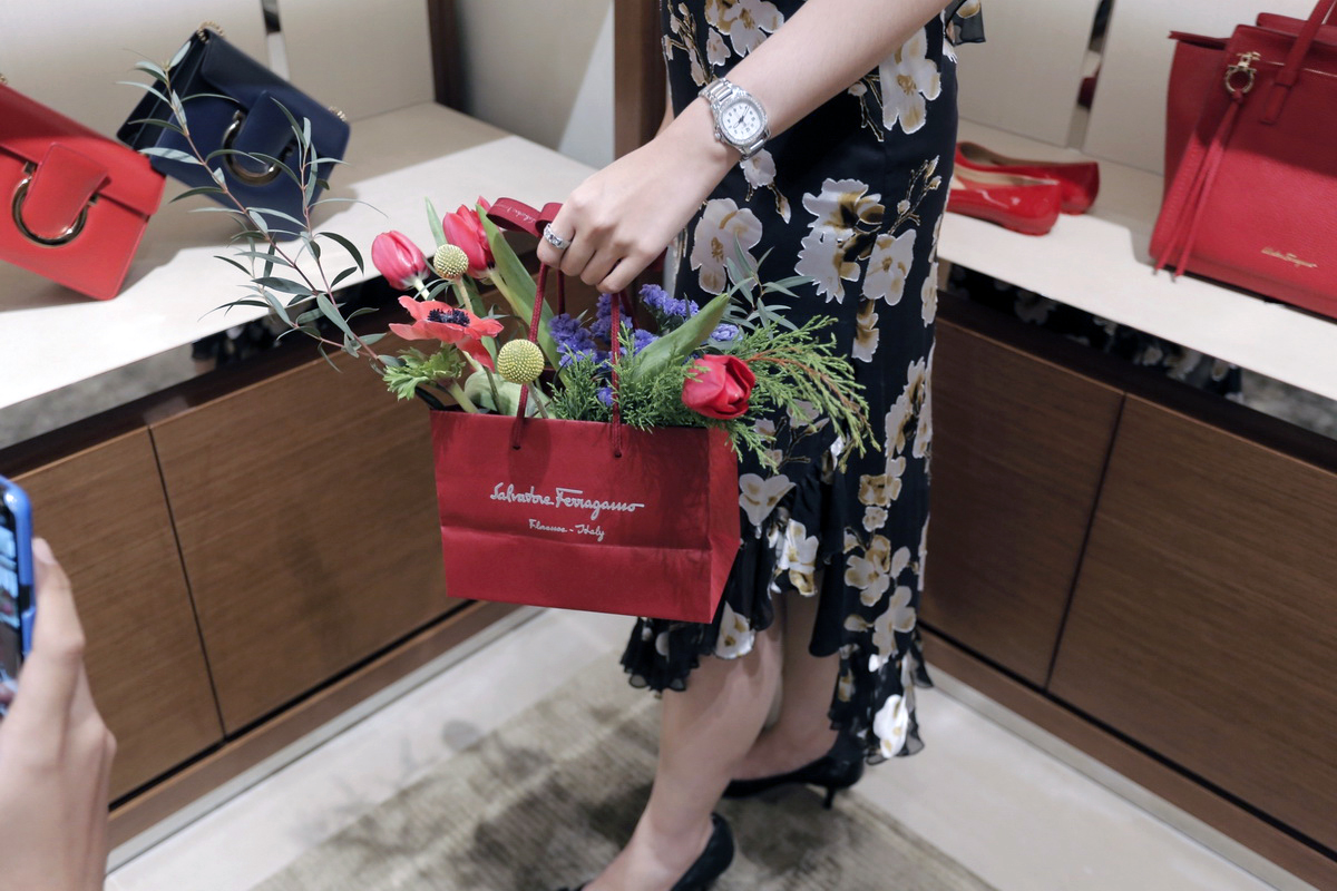 เฟอร์รากาโมต้อนรับฤดูกาลใบไม้ผลิ ปี 2018 ด้วยแคมเปญ #FlowerInvasion อีเวนท์สุดพิเศษ ภายในบูติค ศูนย์การค้า ดิ เอ็มโพเรียม