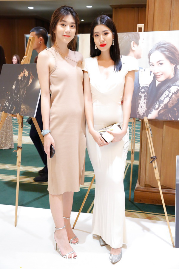 งานฉลองมงคลสมรสระหว่าง ชมพูนุท โรจน์ศิริรัตน์ และ สรวิศ บุญนิมิต