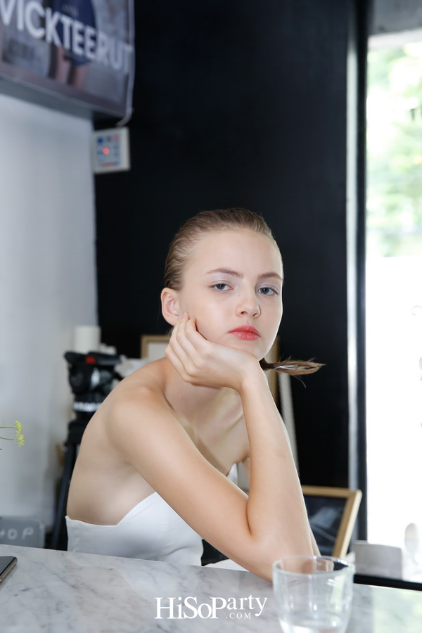 Vickteerut Pre-Fall 2018 Flower Arrangement  Presented by BMW Thailand