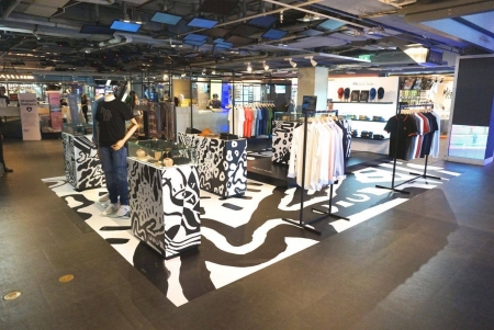 ‘PS Paul Smith Zebra Pop Up’ Paul Smith จับดีไซน์ซิกเนเจอร์มาไว้ในป๊อบอัพช็อปครั้งแรกที่สยามเซ็นเตอร์