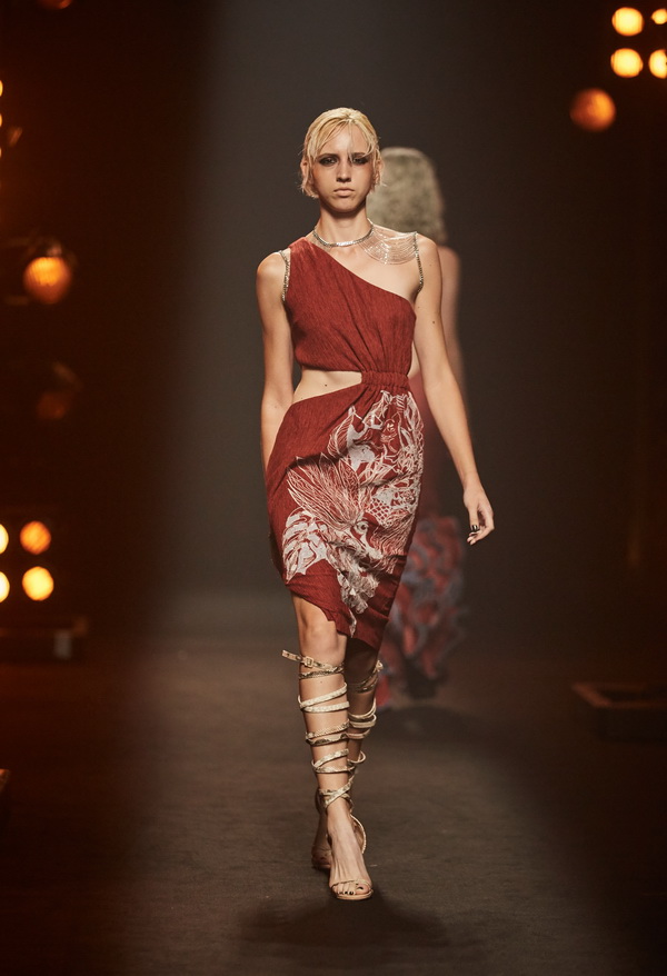 สวยสะกดทุกสายตากับแฟชั่นโชว์แบรนด์ ‘NICHA’ (ณิชชา) ในงาน ELLE FASHION WEEK 2018