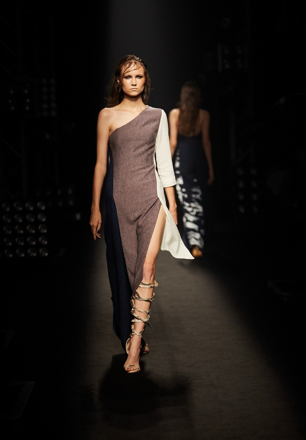 สวยสะกดทุกสายตากับแฟชั่นโชว์แบรนด์ ‘NICHA’ (ณิชชา) ในงาน ELLE FASHION WEEK 2018