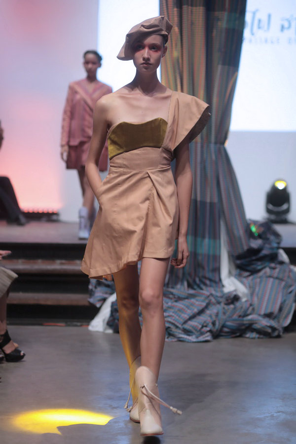 Color ID Labeling นิทรรศการผ้าไทยทอมือย้อมสีธรรมชาติอันแสนวิจิตรบรรจง ที่ถูกสร้างสรรค์ขึ้นในงานเปิดตัว ‘Color ID Labeling’