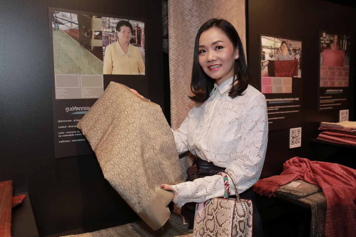 Color ID Labeling นิทรรศการผ้าไทยทอมือย้อมสีธรรมชาติอันแสนวิจิตรบรรจง ที่ถูกสร้างสรรค์ขึ้นในงานเปิดตัว ‘Color ID Labeling’