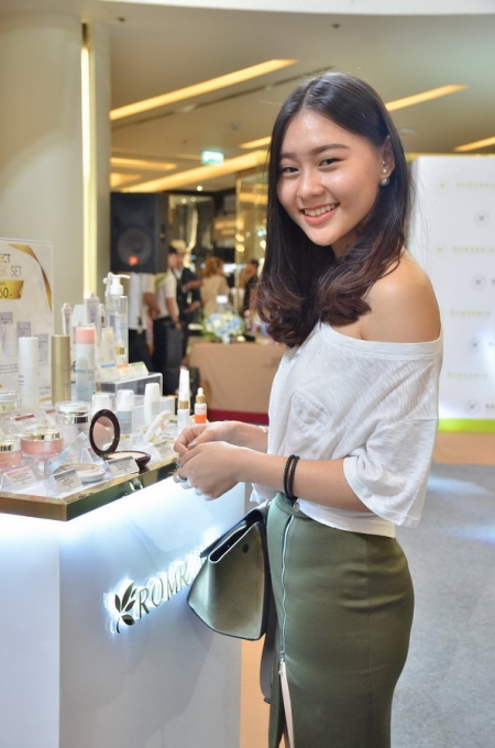 สาวสมัยใหม่สวย มั่นใจ ทุกมุมมองด้วย 4 โปรแกรมความงาม ในแคมเปญ ‘BEAUTY 360 at Romrawin’