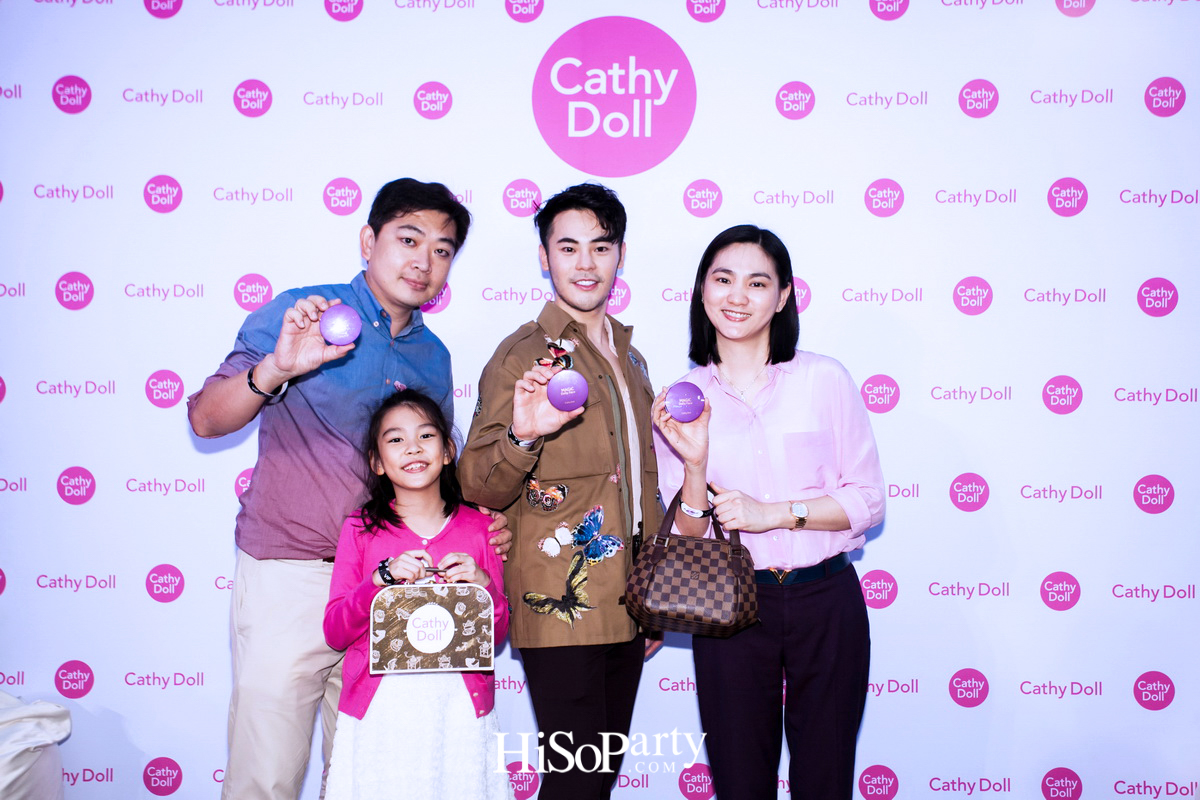 ‘เคที่ ดอลล์’ จัดงานเปิดตัวพรีเซ็นเตอร์คนใหม่ล่าสุดของผลิตภัณฑ์ ‘Cathy Doll Magic Dolly Face Two way Cake Powder’