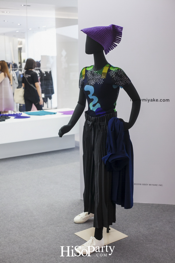 me ISSEY MIYAKE ‘Real Tablet’