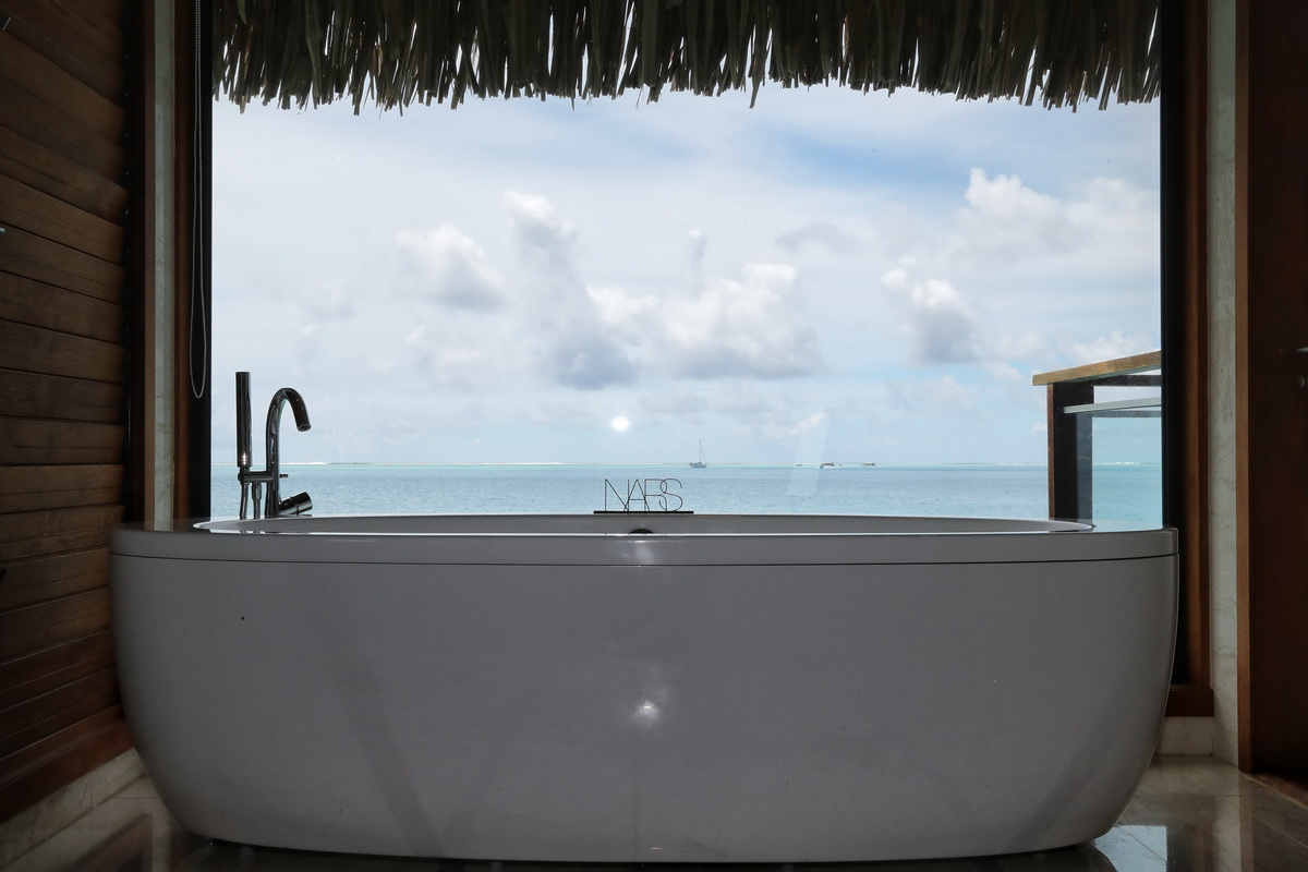 NARS Cosmetics จัดทริปสุดเอ็กซ์คลูซีฟพาแขกคนพิเศษบินลัดฟ้าเยี่ยมบ้านหลังที่สองของ ‘ฟรองซัวส์ นาร์ส’ ไกลถึง ‘Motu Tane’ 