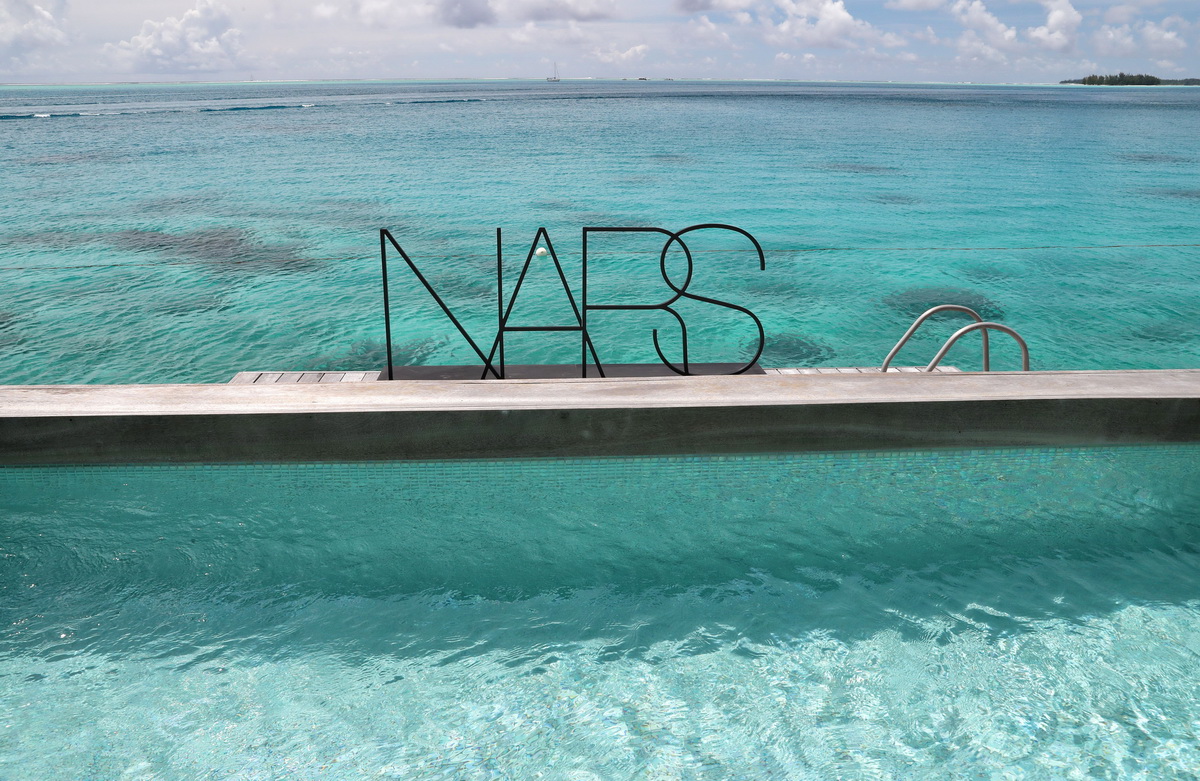 NARS Cosmetics จัดทริปสุดเอ็กซ์คลูซีฟพาแขกคนพิเศษบินลัดฟ้าเยี่ยมบ้านหลังที่สองของ ‘ฟรองซัวส์ นาร์ส’ ไกลถึง ‘Motu Tane’ 