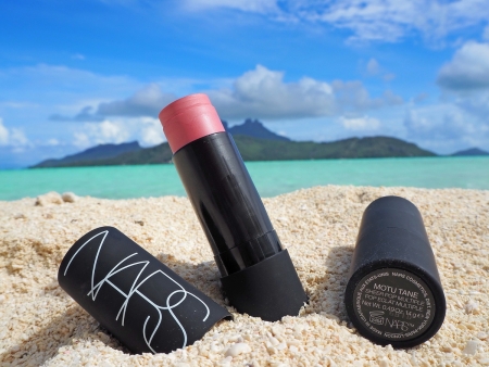 NARS Cosmetics จัดทริปสุดเอ็กซ์คลูซีฟพาแขกคนพิเศษบินลัดฟ้าเยี่ยมบ้านหลังที่สองของ ‘ฟรองซัวส์ นาร์ส’ ไกลถึง ‘Motu Tane’ 