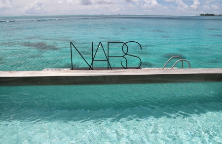 NARS Cosmetics จัดทริปสุดเอ็กซ์คลูซีฟพาแขกคนพิเศษบินลัดฟ้าเยี่ยมบ้านหลังที่สองของ ‘ฟรองซัวส์ นาร์ส’ ไกลถึง ‘Motu Tane’ 