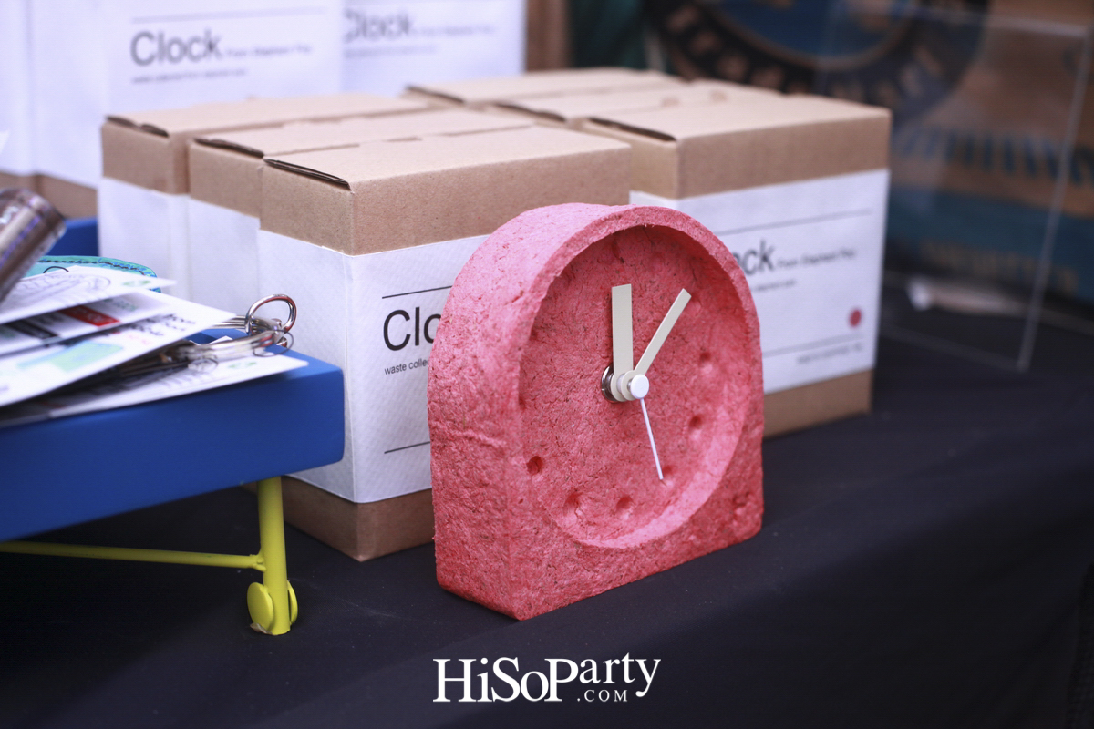 ‘Circular Living Festival’ งานเปิดตัวต้นคริสต์มาสรีไซเคิลไอเดียสร้างสรรค์  ผลิตจากกล่องใส่ซีดีเหลือใช้สูง 10 เมตร