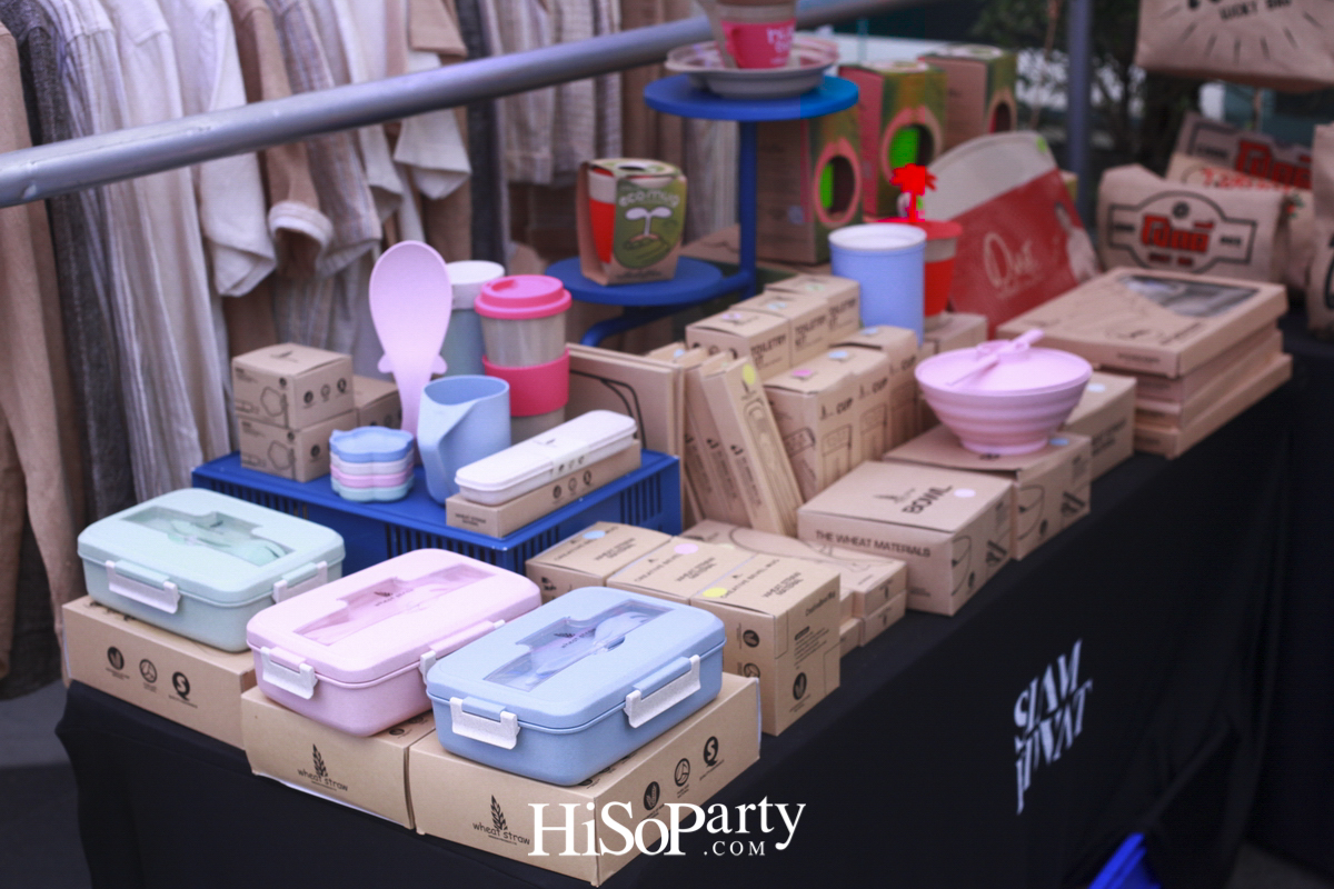 ‘Circular Living Festival’ งานเปิดตัวต้นคริสต์มาสรีไซเคิลไอเดียสร้างสรรค์  ผลิตจากกล่องใส่ซีดีเหลือใช้สูง 10 เมตร