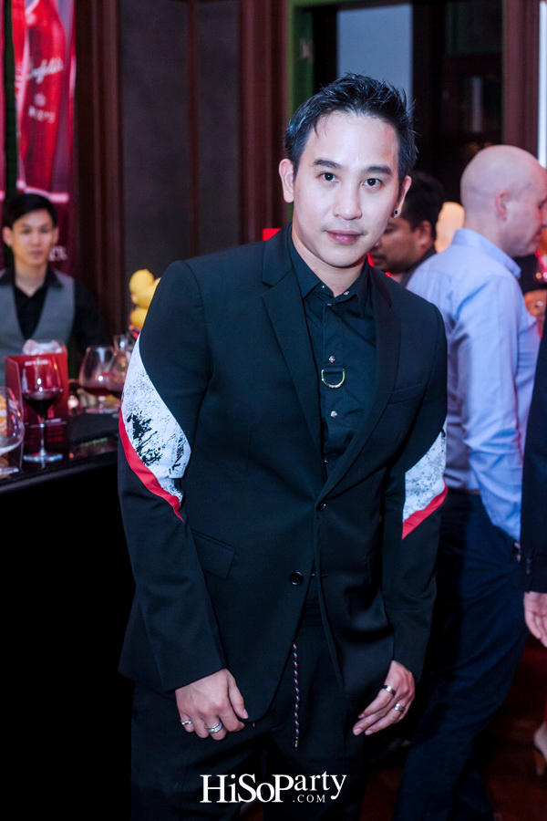 MAX’S SPEAKEASY BAR