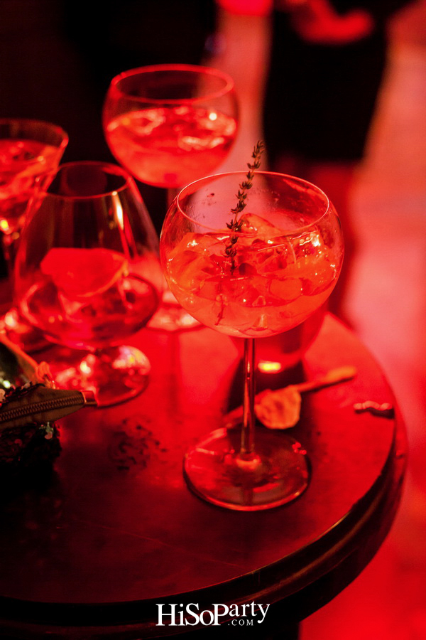 MAX’S SPEAKEASY BAR