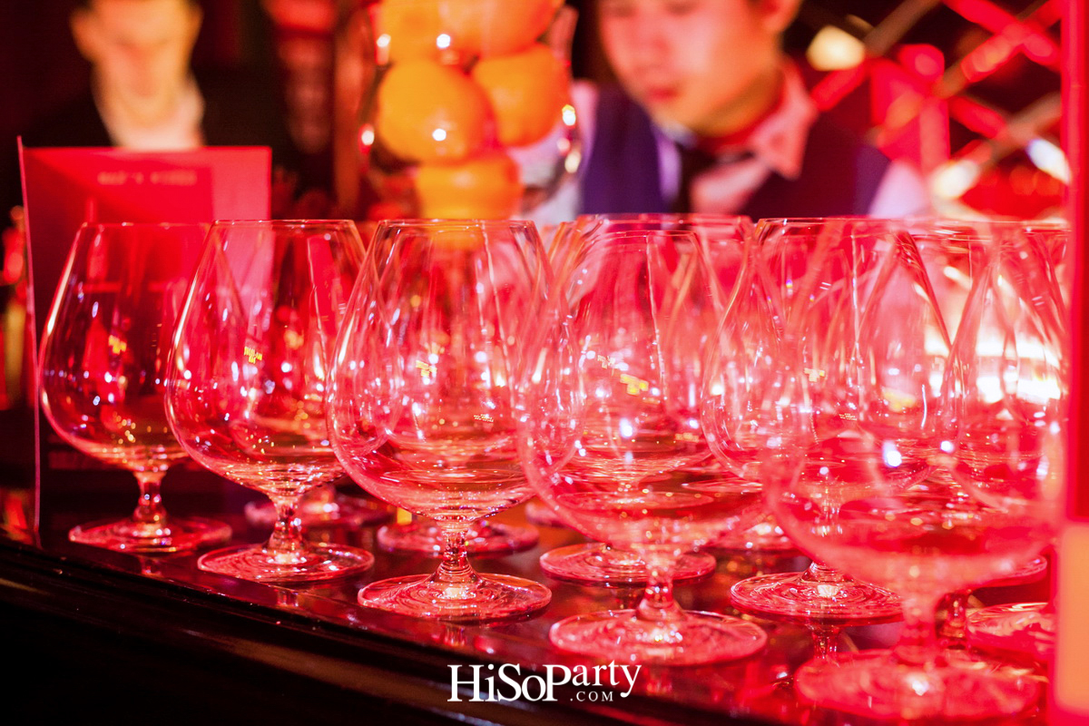 MAX’S SPEAKEASY BAR