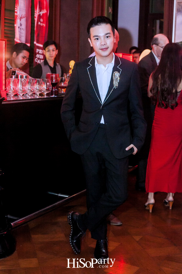 MAX’S SPEAKEASY BAR